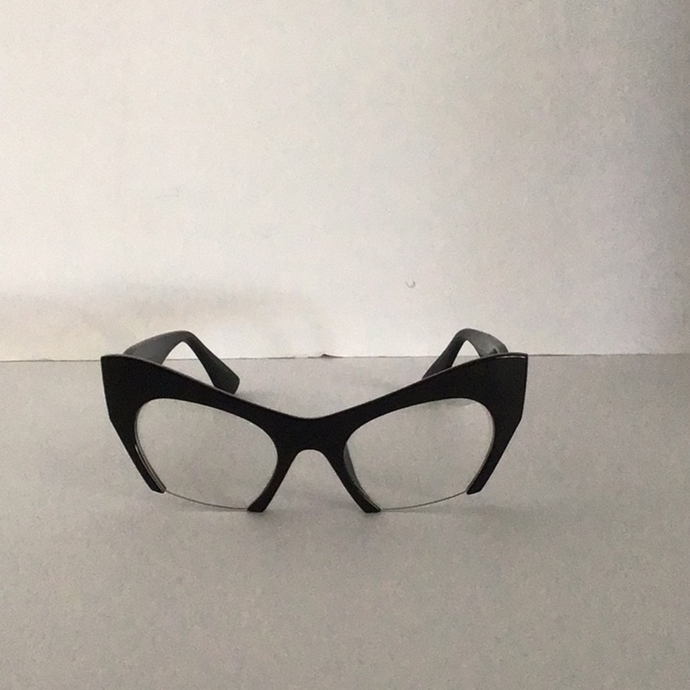 🛍️🛍️. UNKNOWN DESIGNER 🛍️🛍️.        CAT EYE.  READERS